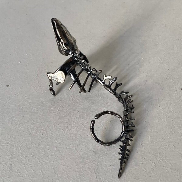 Women Wear White And Dark Bone Ring - Image 5