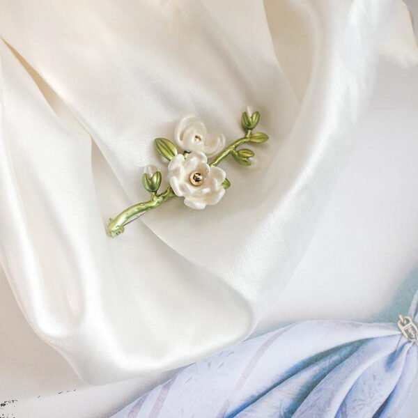 Annie Flower You Are My Heroine, Retro Art And Elegant White Magnolia Brooch Accessories - Image 2