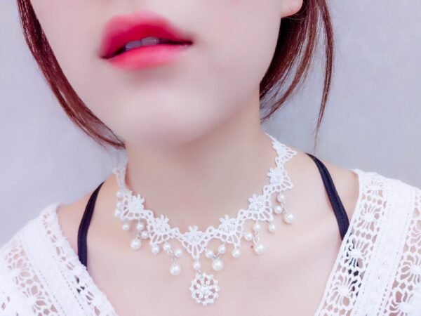 Women's white lace gemstone necklace - Image 5
