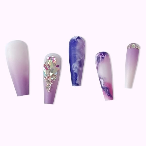 Hand-worn Nail Finished Product - Image 4