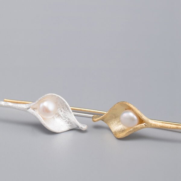 S925 Silver Pearl Ancient Style Lady Style Flower Earrings - Image 4