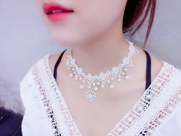 Women's white lace gemstone necklace - Image 3
