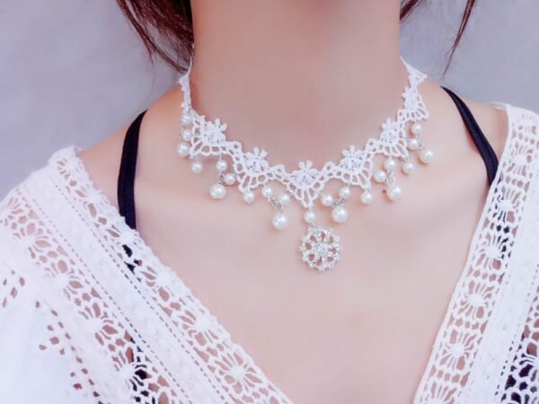 Women's white lace gemstone necklace - Image 2
