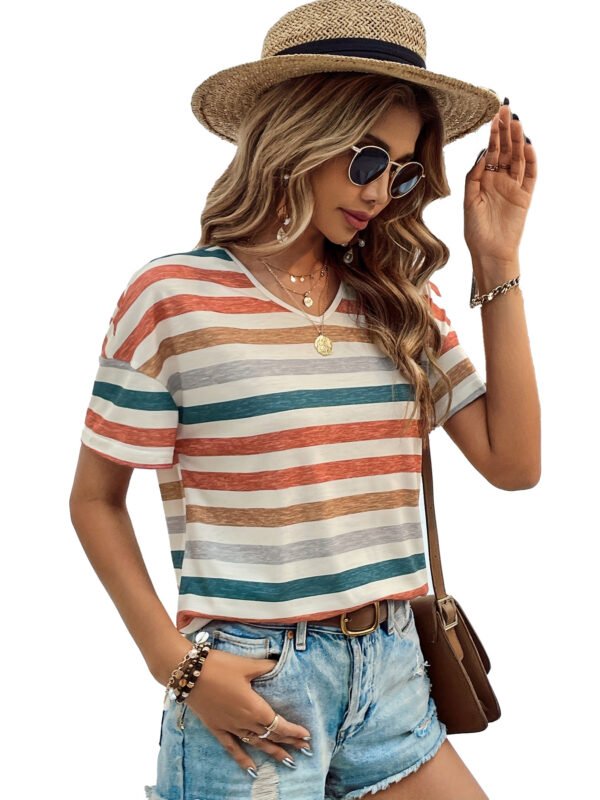 Women's Contrast Color V-neck Casual T-shirt - Image 4