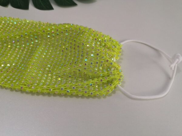 Mesh And Diamond Decorative Masks Become Beautiful Artifacts - Image 3