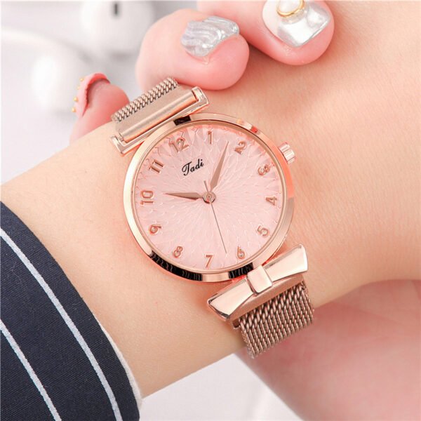 Suit Women's Quartz Watch With Bracelet - Image 3