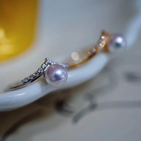 Women's 18k Gold And Diamond V-shaped Fashion Simple Ring - Image 6