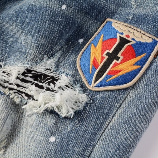 Medal Printed Badge Ripped Jeans Men - Image 4