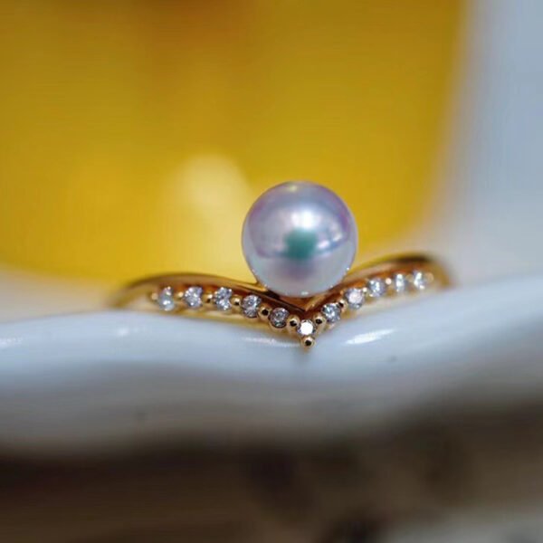 Women's 18k Gold And Diamond V-shaped Fashion Simple Ring - Image 5