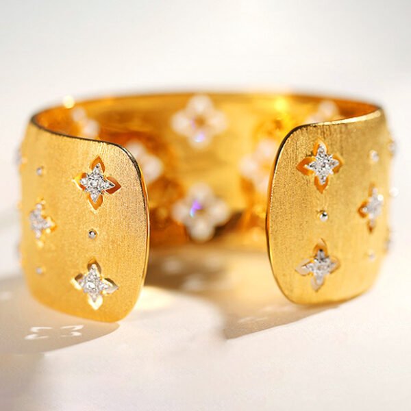 Fashion Four-leaf Clover Micro-inlaid Zirconium Hollow Bracelet - Image 4