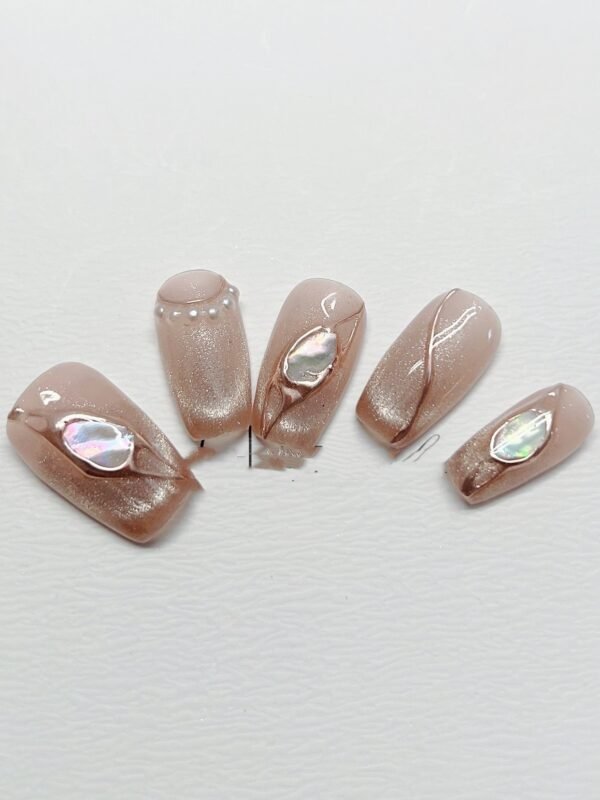 Stereo Retro Cat's Eye Fake Nails - Image 2