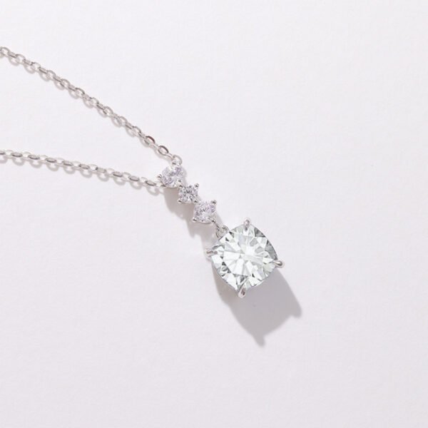 S925 Silver Zircon Necklace Female Affordable Luxury Fashion Design Sense