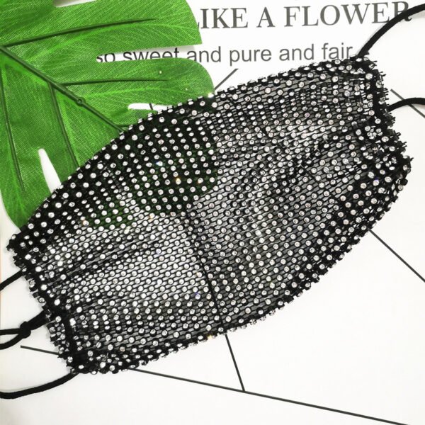 Mesh And Diamond Decorative Masks Become Beautiful Artifacts - Image 4