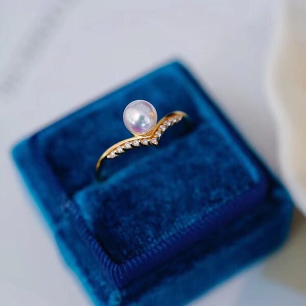 Women's 18k Gold And Diamond V-shaped Fashion Simple Ring - Image 2