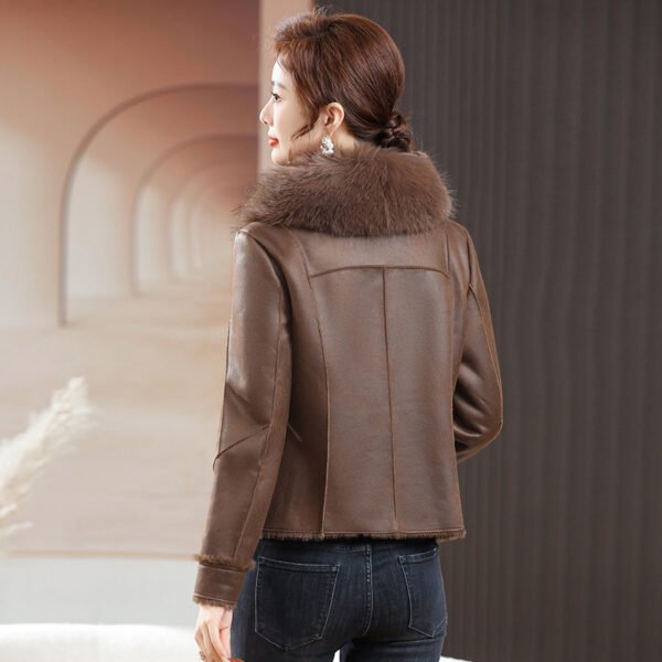 Chic Fur-Trimmed Short Coat – Stylish Winter for Women - Image 5