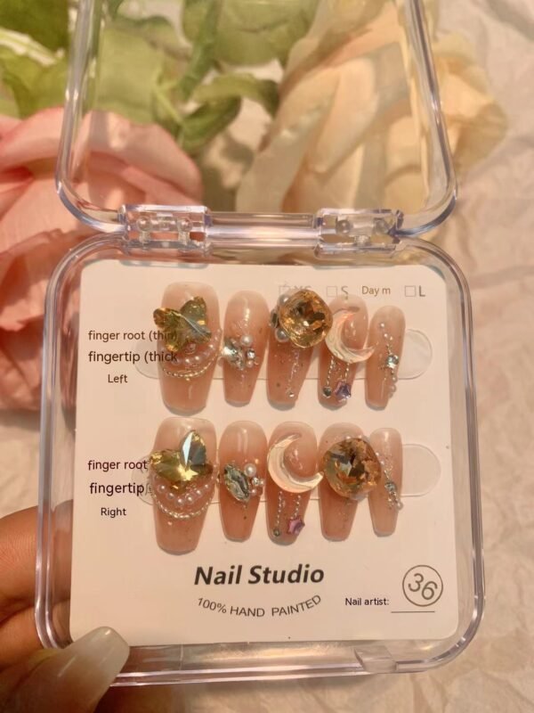 Wearing Sun Protection Detachable False Nails - Image 3