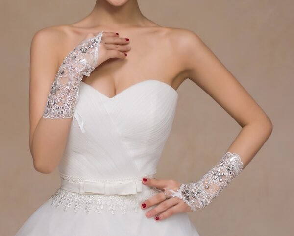 New Bridal Lace Sewing Diamond Wedding Gloves Short Wedding Accessories - Image 3