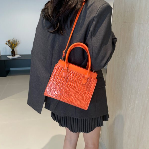 Large-capacity Textured Commuter Tote Pattern Shoulder Messenger Bag - Image 3