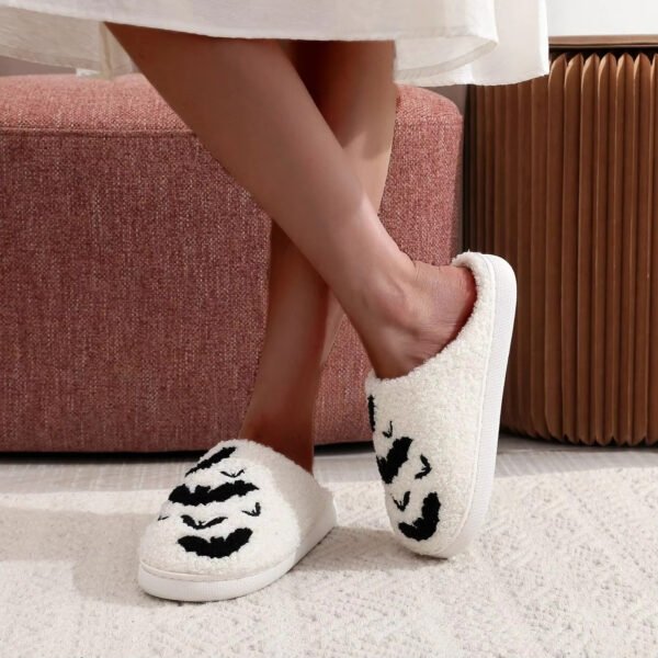 Bat Pattern Embroidery Stuffed Home Thick-soled Cozy Furry Cotton Slippers Halloween Christmas Slippers Checkered Scuff For Women And Men Holiday Indoor Bedroom Fluffy Warm Fleece Slippers - Image 5