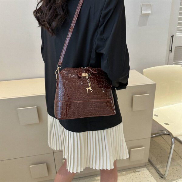 Women's Fashion Casual Large Capacity Solid Color Crossbody Bag - Image 9
