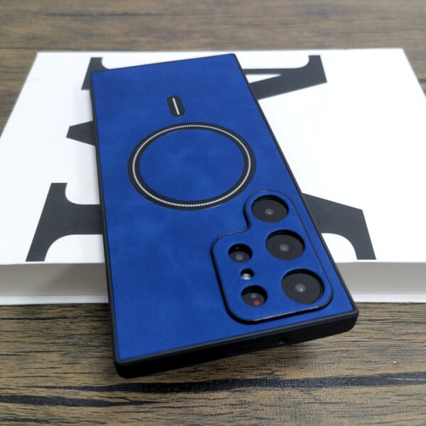 Small Sheepskin Pattern Magnetic Phone Case - Image 7