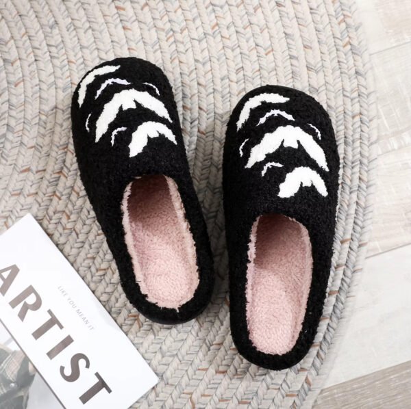 Bat Pattern Embroidery Stuffed Home Thick-soled Cozy Furry Cotton Slippers Halloween Christmas Slippers Checkered Scuff For Women And Men Holiday Indoor Bedroom Fluffy Warm Fleece Slippers - Image 4
