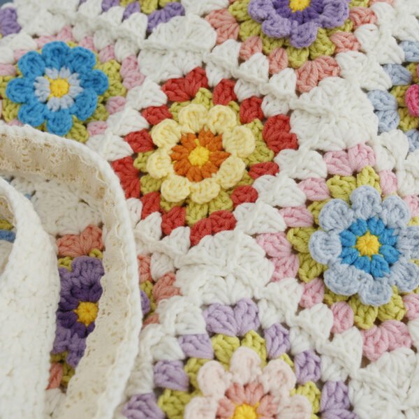 Sweet Hand-woven Women's Shoulder Bag - Image 3
