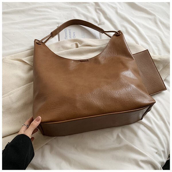 Casual Retro Large Capacity All-matching Western Style Shoulder Bag - Image 10
