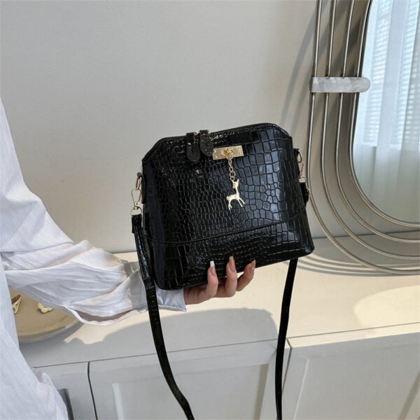 Women's Fashion Casual Large Capacity Solid Color Crossbody Bag - Image 10